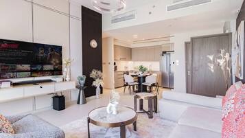 TV connectée, jeux vidéo, livres