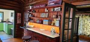 المنشأة من الداخل