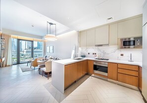 ثلاجة، ميكروويف، فرن، موقد طهي مسطح