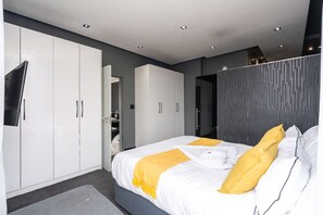 In-room safe, desk, iron/ironing board, free WiFi