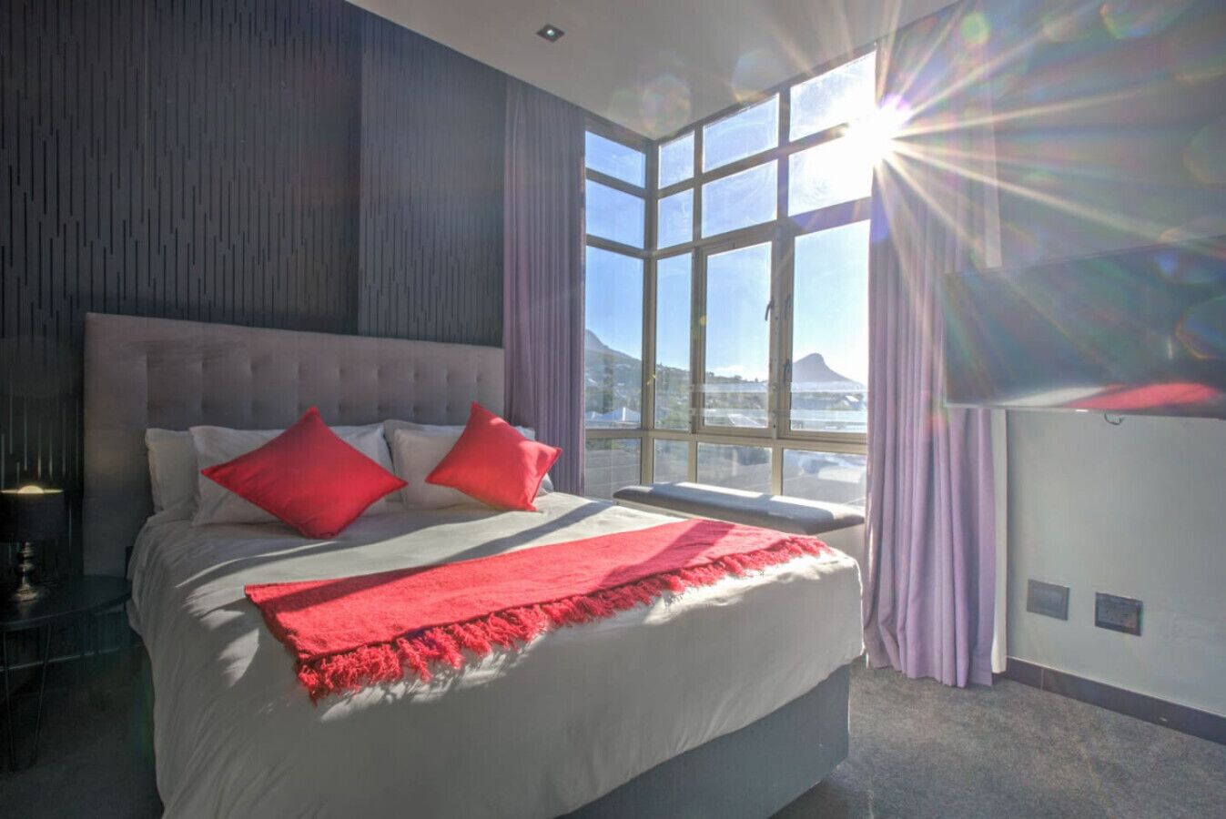 Coffres-forts dans les chambres, bureau, fer et planche à repasser