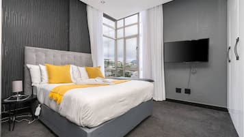 Caja de seguridad en la habitación y escritorio