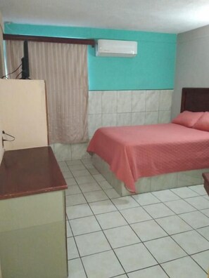 シングルルーム | ノートパソコン用作業スペース、WiFi (無料)