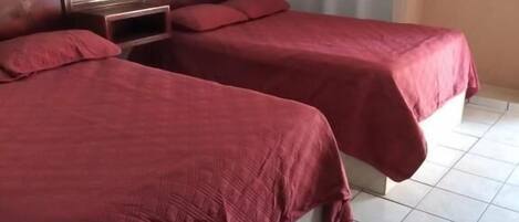 ダブルルーム | ノートパソコン用作業スペース、WiFi (無料)