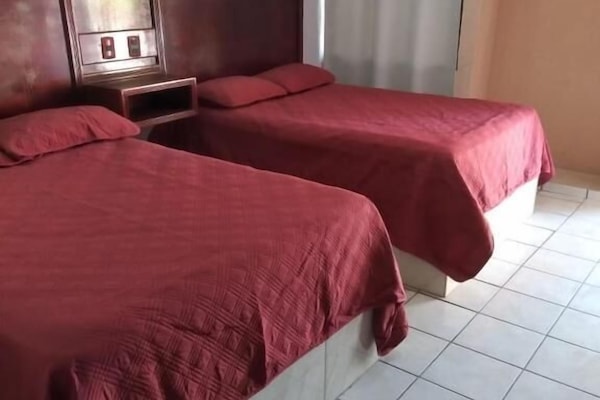 Double Room | Laptop workspace, free WiFi