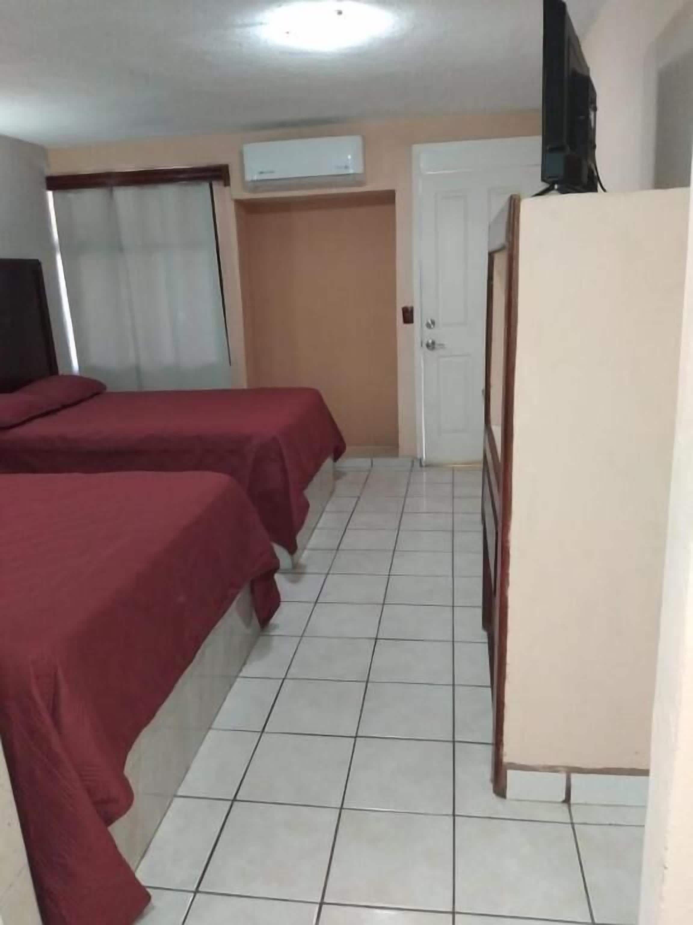 Tek Büyük Yataklı Oda | Dizüstü bilgisayar çalışma alanı, ücretsiz kablosuz İnternet 