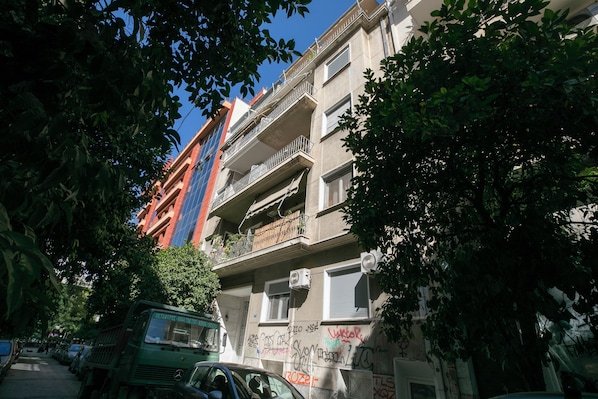 Exterior - Elysia  - 2-Br Apt & Balcony in Athens (Athens)