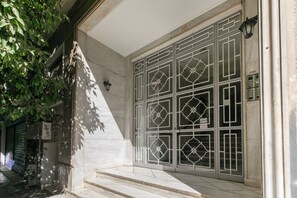 Property entrance - Elysia  - 2-Br Apt & Balcony in Athens (Athens)