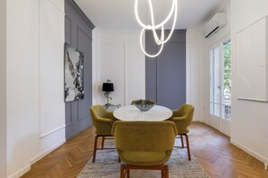 Apartment, 2 Bedrooms, Kitchen, City View | In-room dining