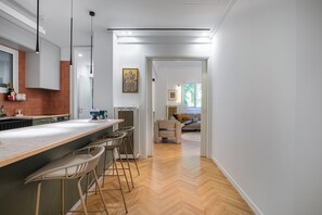 Apartment, 2 Bedrooms, Kitchen, City View | In-room dining
