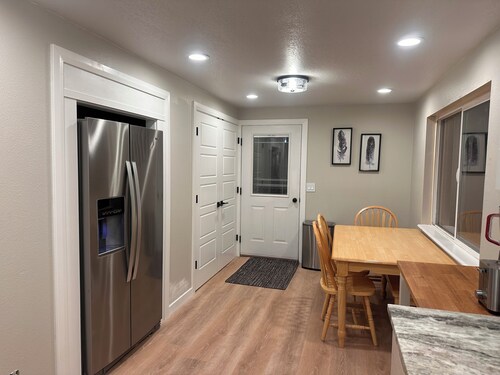 New Listing Special! Your National Parks Base Camp, Remodeled 3 Bed home.