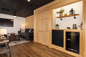 Smart TV, fireplace, DVD player, books
