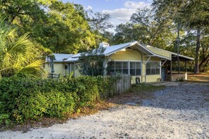 Exterior - Bell's Bungalow with Patio (Gulf Shores)