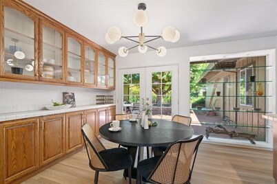 Mid-Century Healdsburg Bungalow meets Modern Contemporary 2BR/2BA, walk to town