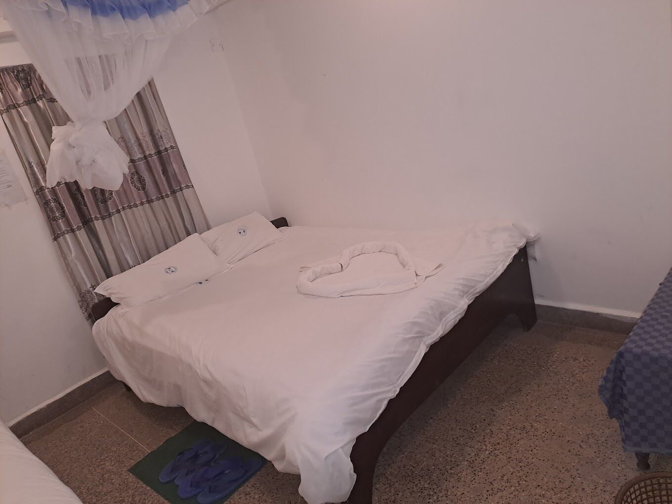 Wifi gratis y ropa de cama 