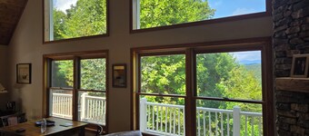 Beautiful Private Mountainview Spacious 4-bedroom house in charming Murphy