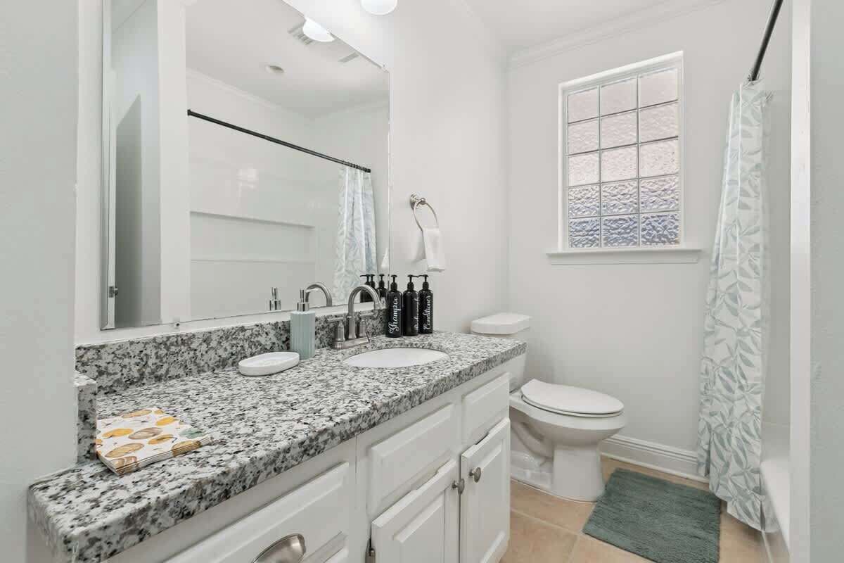 Shower, towels, shampoo