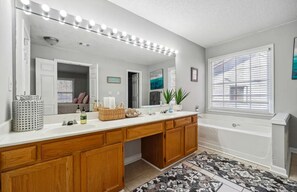 Shower, bidet, towels, soap - The Snug Nest (Alpharetta)