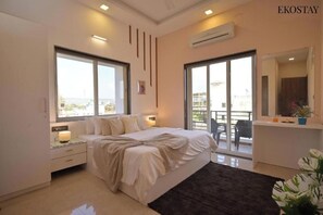 2 bedrooms, WiFi - Ultra Luxury 8 BHK Villa with a Private Pool in Lonavala (Kurvande)