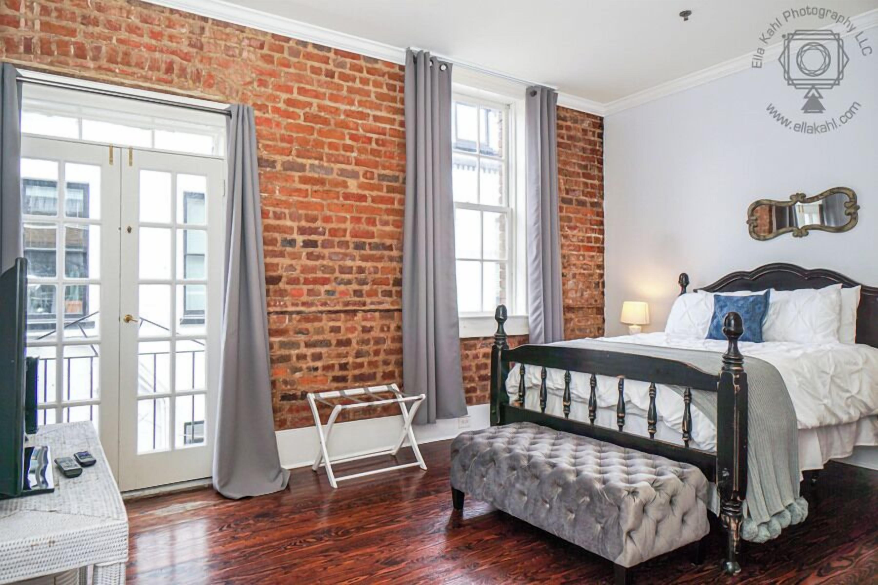 ผ้าม่านกันแสง, เตารีด/โต๊ะรีดผ้า, Wi-Fi ฟรี