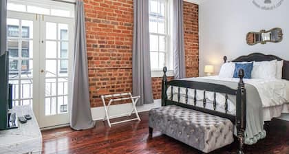 Bee on Broughton - Historic Downtown