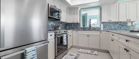 Réfrigérateur, micro-ondes, lave-vaisselle