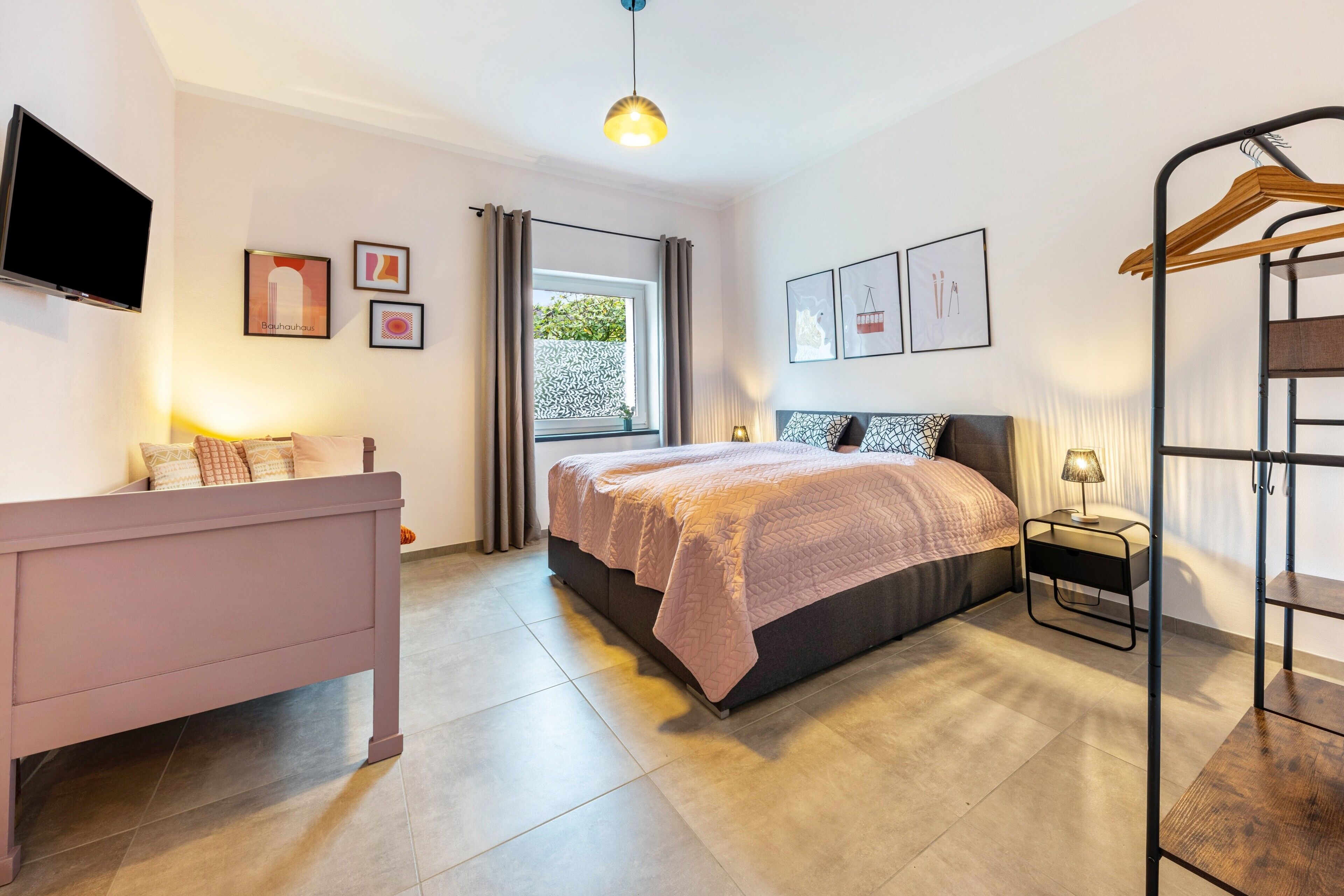 2 Schlafzimmer, Schreibtisch, Bügeleisen/Bügelbrett, WLAN