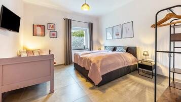 2 Schlafzimmer, Schreibtisch, Bügeleisen/Bügelbrett, WLAN