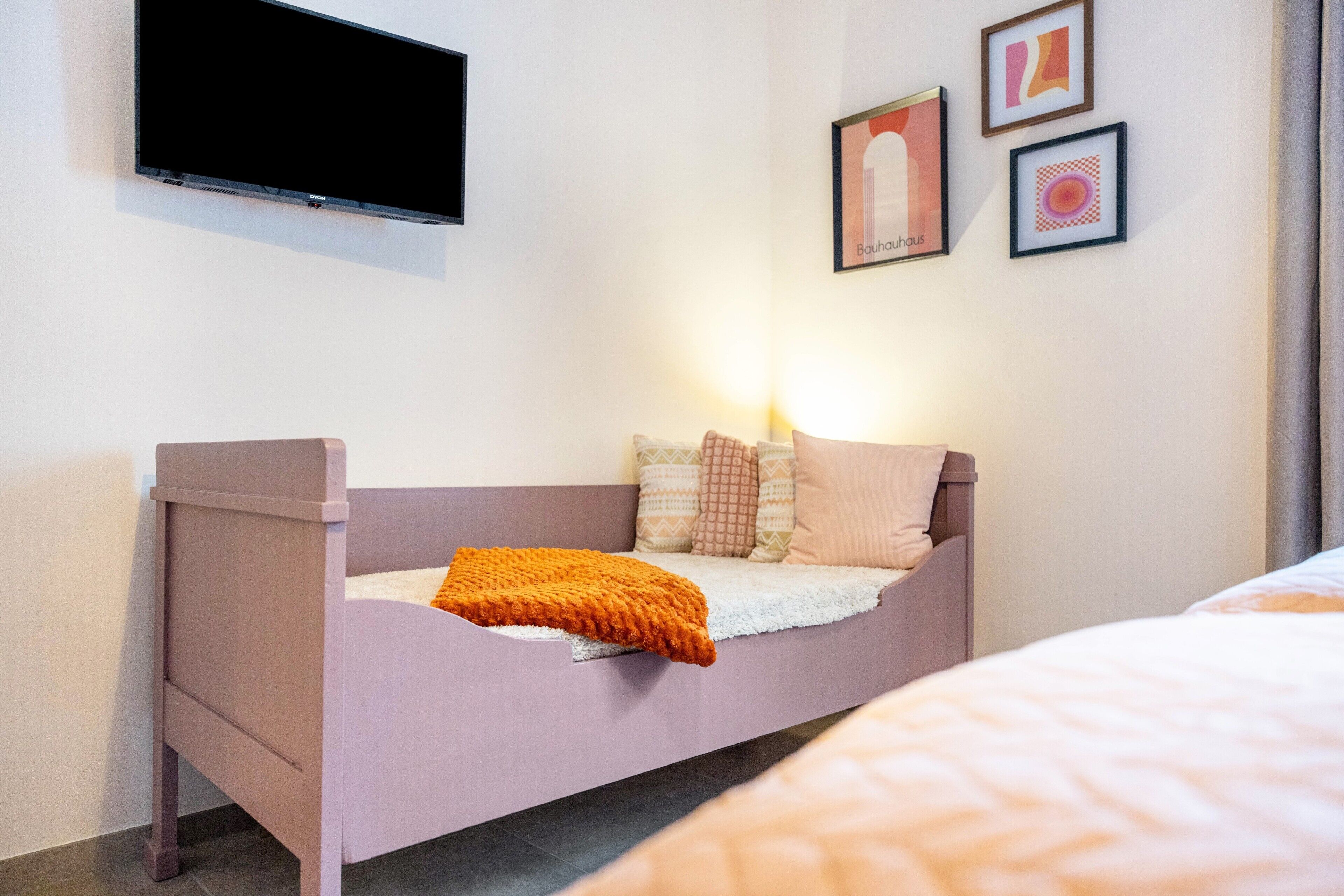 2 bedrooms, desk, iron/ironing board, WiFi