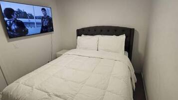 2 bedrooms, internet, bed sheets