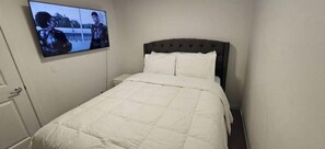 2 bedrooms, internet, bed sheets - Cozy stays @ The Zen Ext. (Calgary)