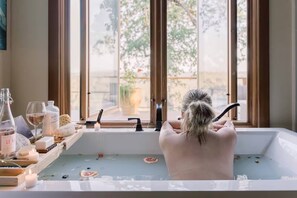 Interior - Private 11-Acre Getaway in Redding w/Pool, Hot Tub & Panoramic Shasta Views (Redding)