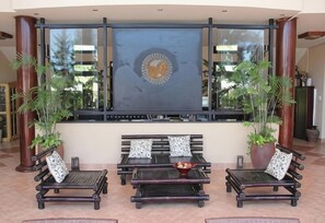 Bungalow, Garden View