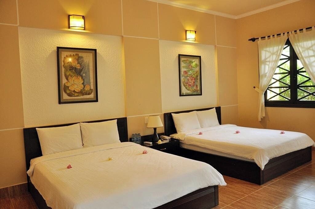 Brankas dan setrika/meja setrika