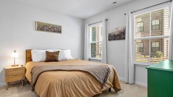 3 slaapkamers, een strijkplank/strijkijzer, internet, beddengoed