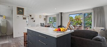 Hannahs Bay Haven - Rotorua Holiday Home