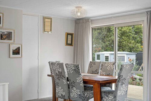 Hannahs Bay Haven - Rotorua Holiday Home