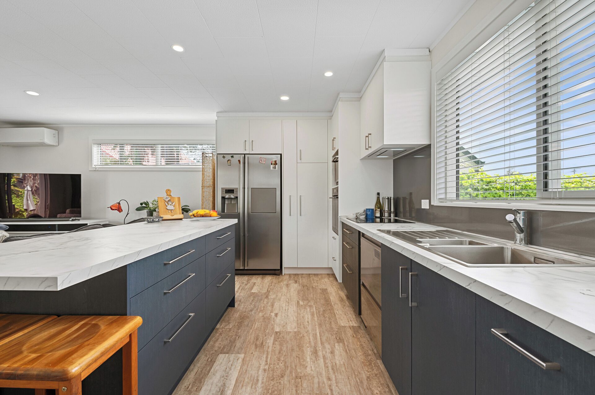 Fridge, microwave, dishwasher, coffee/tea maker