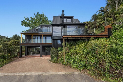 Treetop Hideaway - Ohope Holiday home