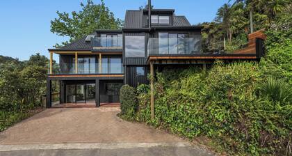 Treetop Hideaway - Ohope Holiday home