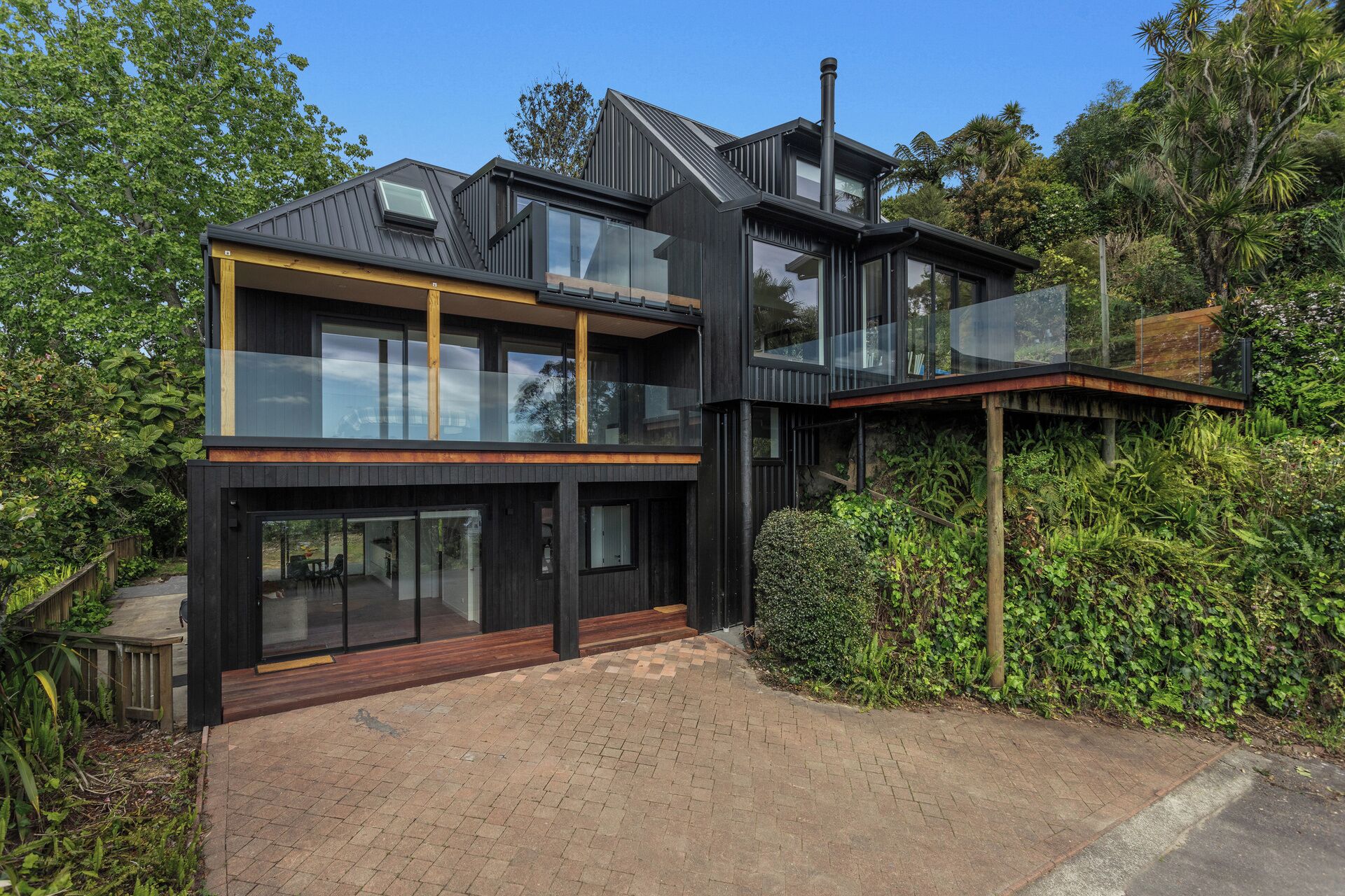 المنشأة من الخارج