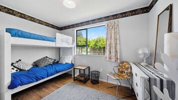 2 bedrooms, WiFi, bed sheets