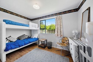 2 عدّة غرف نوم وواي فاي وملاءات أسرّة