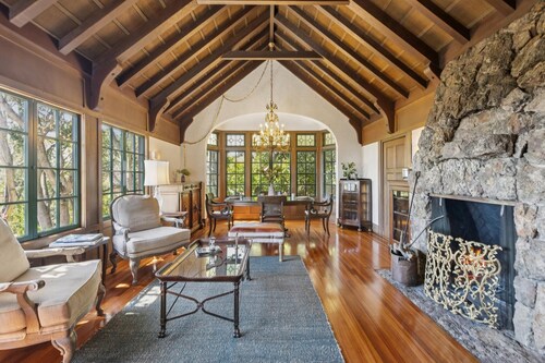 Unique 5-bedroom house in Berkeley with Exquisite Views