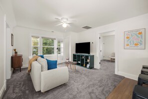 Living area - The South Hill Sanctuary, Close to Manito and Restaurants (Spokane)