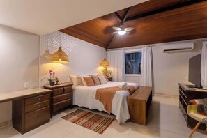 4 habitaciones, tabla de planchar con plancha, wifi y ropa de cama 