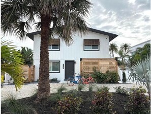 Exterior - Bahia Tide • Lower Unit • New Intro Pricing • Pool • Steps to Beach (Fort Myers Beach)