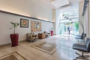 Lobby - Private Suite with Amenities in Botafogo (Rio de Janeiro)
