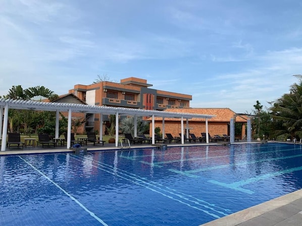 Outdoor pool - Blue Shell Resort (Phan Thiet)