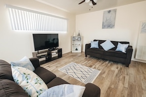 Living area - Bright & cozy modern space near Downtown. (Bakersfield)